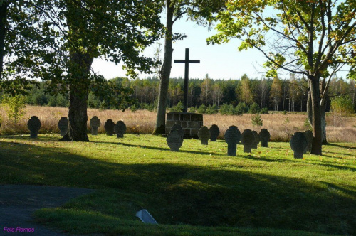 Cmentarz wojenny z 1914/15r w Snopkach #CmentarzeWojenne #MazurskieCmentarze #Mazury #Snopki