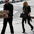 MK stops at Gil Turners Liquor store in West Hollywood-paparazzi grudzień 2007