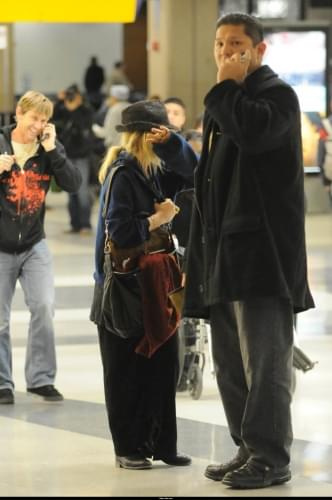 MK arrives into LAX Airport-paparazzi luty 2008