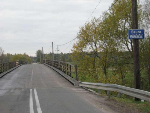 Drewniany most nad Bzurą