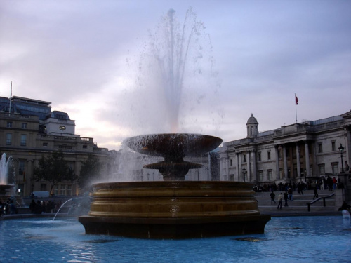 Londyn, Trafalgar Square i piękne fontanny. #Londyn #TrafalgarSquare #fontana
