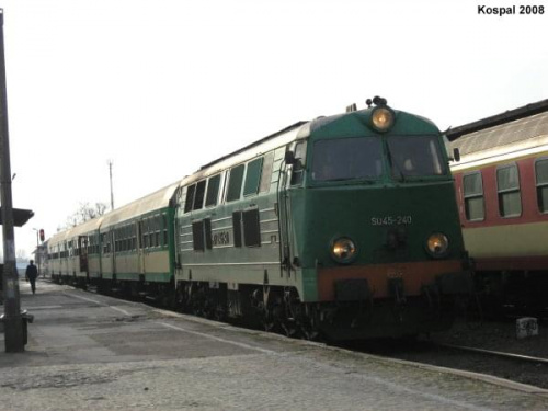 20.02.2008 SU45-240 z pociągiem osobowym do Gorzowa Wlkp stoi gotowy do odjazdu z peronu 1.