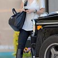 Ashley leaving a building in Culver City-paparazzi luty 2008