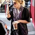 MK stops by Coffee Bean-paparazzi luty 2008