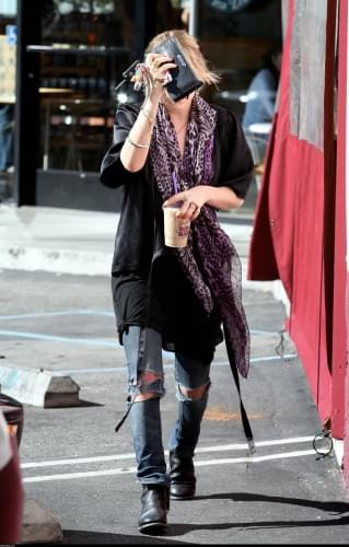 MK stops by Coffee Bean before heading to a hair salon in West Hollywood-paparazzi luty 2008