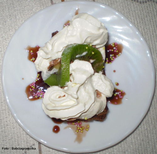Deser z piernika. #DeserySłodkości #podwieczorek #jedzenie #kulinaria #BitaŚmietana #piernik #ciasto