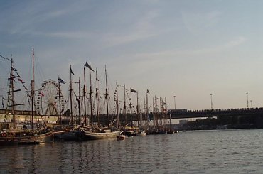 #Szczecin #Odra #rzeka #woda #błękit #niebo #chmury #regaty #żaglowce #WałyChrobrego