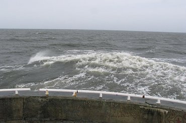 Fale sztormowe przy kołobrzeskim molo #sztorm #kołobrzeg