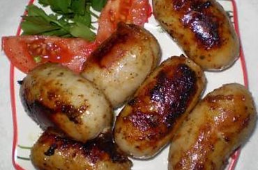 Biała kiełbasa pieczona.Przepisy: www.foody.pl , WWW.kuron.pl i http://kulinaria.uwrocie.info/ #przystawki #wędliny #BiałaKiełbasa #jedzenie #kulinaria