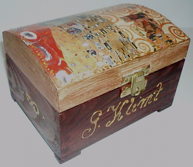 drewniana szkatuła,zdobiona motywem obrazu "POCAŁUNEK" G. KLIMTA - rękodzieło dostępne w sprzedaży, pytania na maila gogana@wp.pl #gogana1 #MAGMA