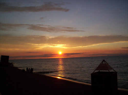 Zachód slońca nad morzem w Sarbinowie w 2007 roku. Autor Z. Gęsinski