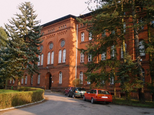 Gniezno, Szpital Dziekanka, budynek administrac.