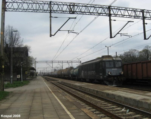 19.04.2008 (Czerwieńsk) ST43-R015 CTL ze składem niemieckich beczek z Guben przejeżdża przez stację.