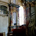 Ołtarze boczne nie zostały odrestaurowane, tylko zakonserwowane. Podobnie freski i malowidła ścienne, odsłonięte podczas robót. W kościele jest znakomita akustyka. #Wilno