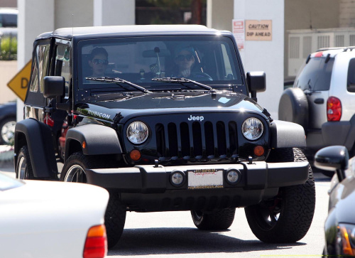 Grocery shopping in West Hollywood - 2.05.2008