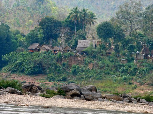 przejażdżka łódką po Mekongu na północ od Luang Prabang