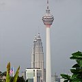 Kuala Lumpur Orchid Garden Ogród Orchidei) i widok na Petronas Towers oraz Menara Kuala Lumpur