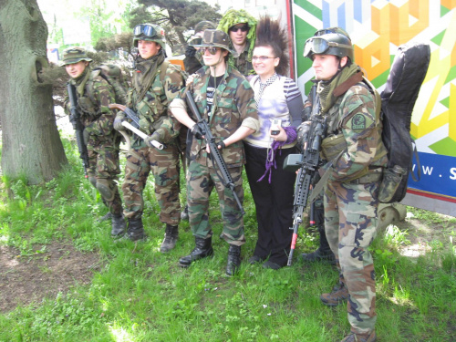Miasteczko Studenckie AGH #żołnierze #korowód #Juwenalia2008 #MiasteczkoStudenckie #AGH #punk