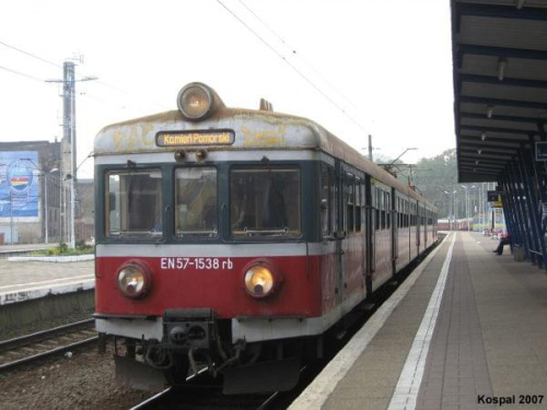 28.10.2007 (Szczecin Główny) EN57-1538 jako pociąg osobowy do Kamienia Pomorskiego.