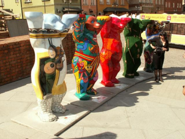 Stare Miasto i okolice w czasie wystawy niedźwiedzi.