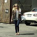 Ashley leaving the Neil George Hair Salon-paparazzi kwiecień 2008