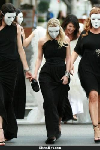 MKA as bridesmaids at Estee Stanley wedding in LA-paparazzi kwiecień 2008