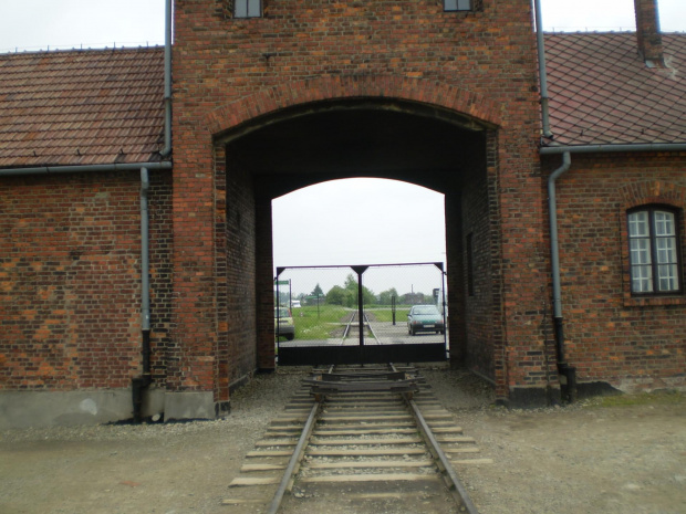 AUSCHWITZ