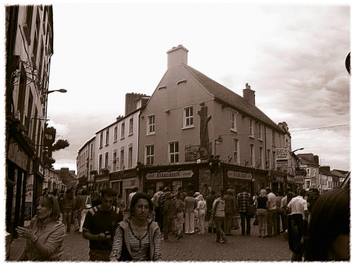 pocztówkowe z Galway, Shop Street