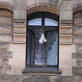 Niespodzianka w oknie ;] #zamek #moszna #biustonosz