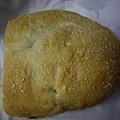 kanapka zrobiona z "fokaczia chleb" - (zawartosc kanapki zobacz na drugim zdjeciu) - od "kucharza"