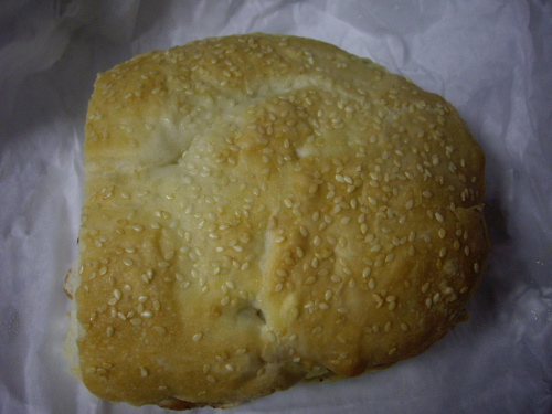 kanapka zrobiona z "fokaczia chleb" - (zawartosc kanapki zobacz na drugim zdjeciu) - od "kucharza"