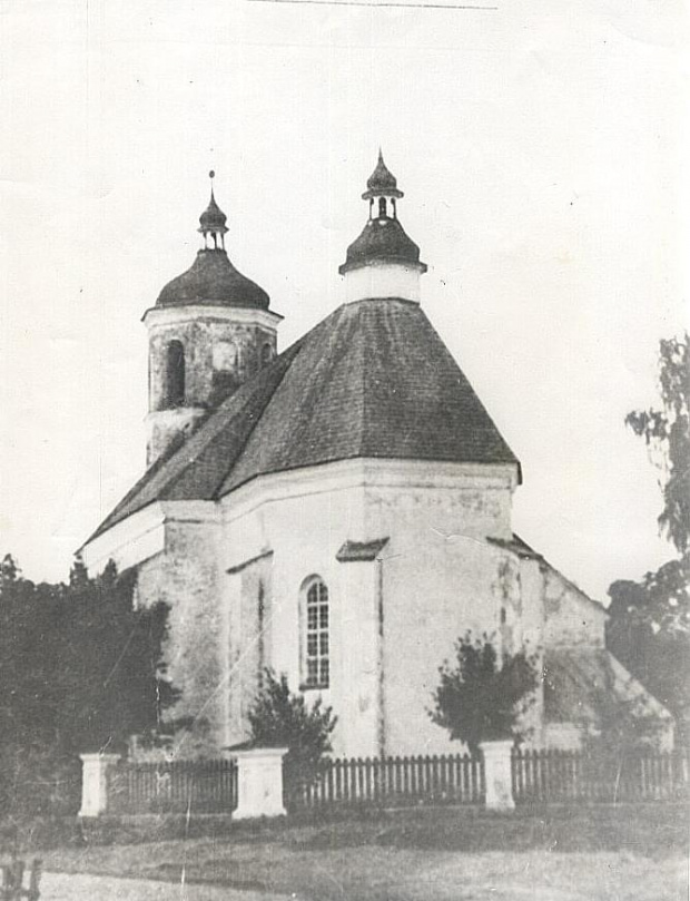 Kleck kościół rzymsko - katolicki pod wezwaniem św. Trójcy
zniszczony w 1944 przez Armię Czerwoną.