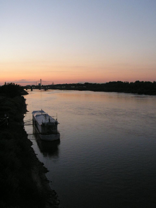 Tak się kończy dzień nad Wisłą #most #rzeka #Warszawa #statek #Wisła