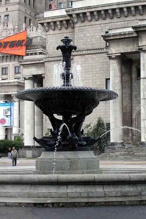 fontanna przed Pałacem Kultury i Nauki od str. Alej Jerozolimskich