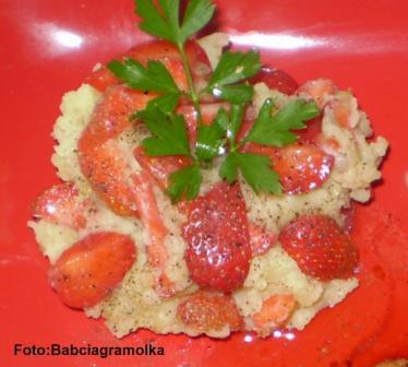 Ziemniaki,, uszczypliwe ".Przepisy na : http://www.kulinaria.foody.pl/ , http://www.kuron.com.pl/ i http://kulinaria.uwrocie.info #ziemniaki #DodatkiDoIIDań #obiad #truskawki #jedzenie #KulinariaGotowanie #PrzepisyKulinarne