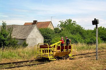 Pierwsi amatorzy przejażdżek. #ŚwiekatowoWchód #Szewno #drezyna #KolejDrezynowa