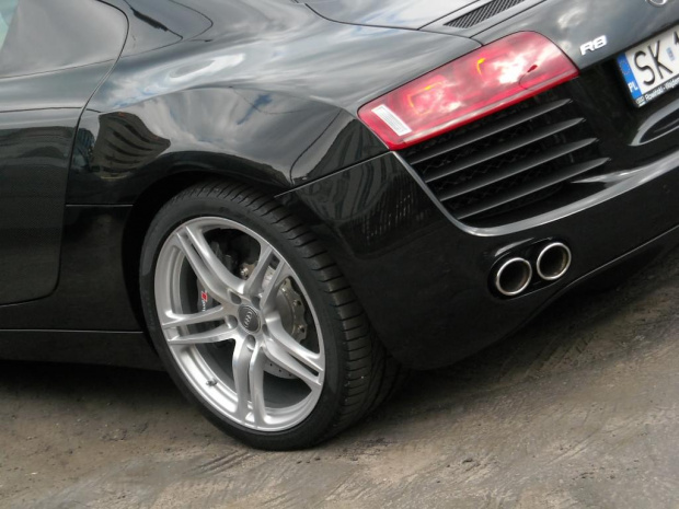 Audi R8.