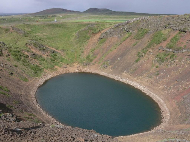 Kerid, wygasły wulkan położony w okręgu Grimsnes, powstał przed kilkoma tysiącami lat w wyniku jednej z eksplozji.