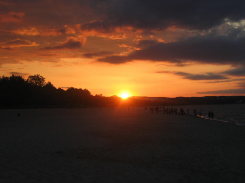 Myślę, ze ładnie mi wyszło zdjęcie zachodu słońca... zdjecie robione z plazy w gdańsku 19 maja.... #ZachódSłońca #morze #zatoka