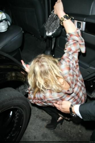 MK collapses after partying-paparazzi czerwiec 2008