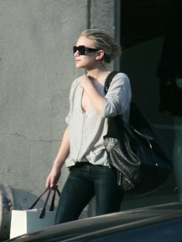 Ashley shopping at Stella McCartney in New York-paparazzi czerwiec 2008