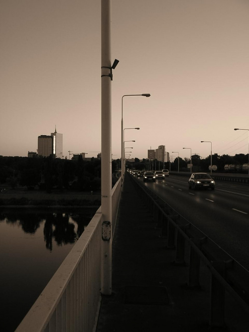 Dwa światy... widziane z mostu Gdańskiego #most