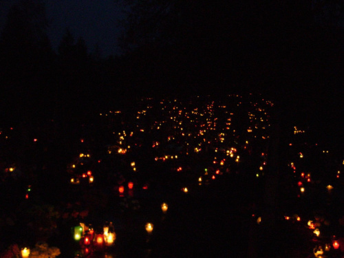 1 listopad 2007 Cmentarz nocą ...
