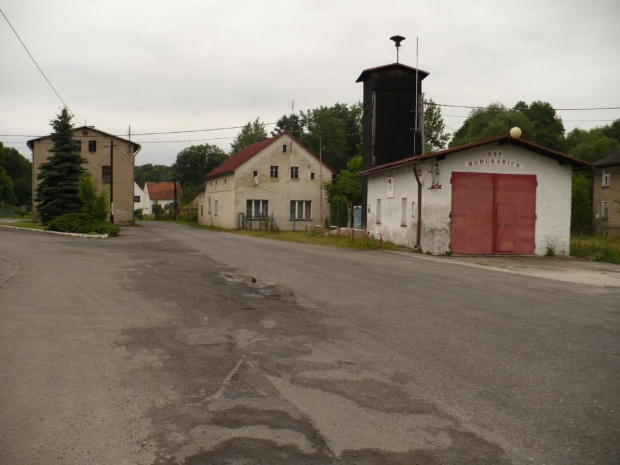 BURGRABICE (woj.opolskie) - wioska w gminie Głuchołazy, w dolinie Mory na Przedgórzu Paczkowskim #Burgrabice #Opolskie #Wakacje2008 #remiza #OSP #Borkendorf