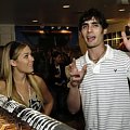 All-American Rejects Play American Eagle Store-events czerwiec 2006