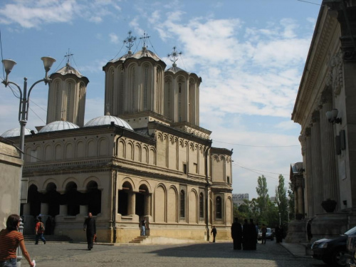 Bukareszt. Żałoba po śmierci zwierzchnika Rumuńskiej Cerkwi Prawosławnej Patriarchy Teoktysta #Bukareszt #Rumunia