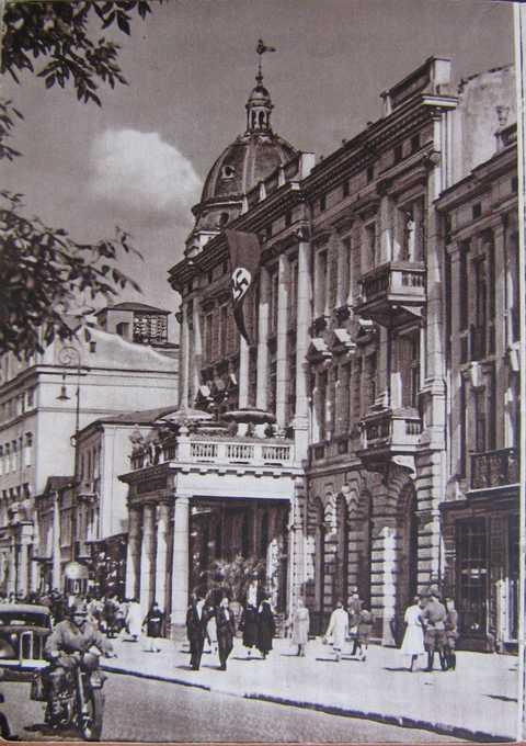 Krakowskie Przedmieście w czasie okupacji niemieckiej - widok na dzisiejszy Grand Hotel