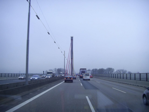 Od Berlina do Hamburga. Podpory zbudowano pośrodku mostu. #Mosty