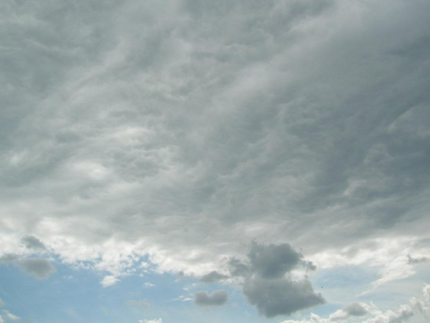 chmury z mammatusami, chorzów, 22 lipiec 2008 #natura #chmury #zjawiska #niebo #mammatusy