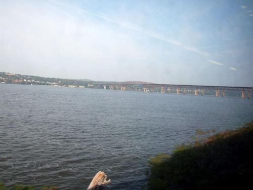 Podróż pociągiem wzdłuż rzeki Hudson. Następne zdjęcia to widoki z okna, niestety przez szybę.